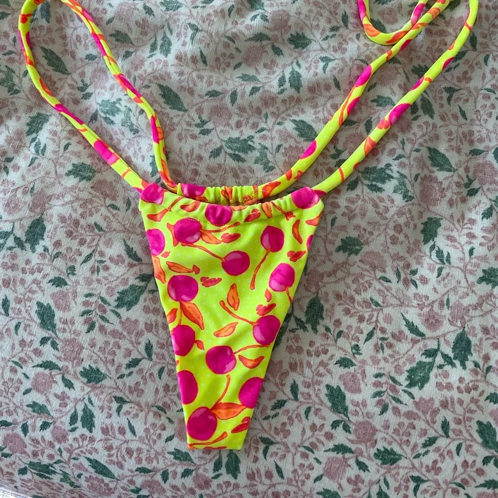 Vintage neon pink and yellow bikini - Picture 6 of 8